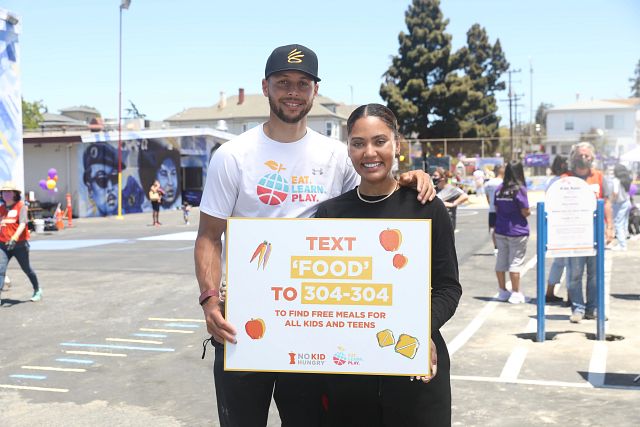 Summer-Steph-Ayesha-Curry-Text-304-304-English-2021.jpeg